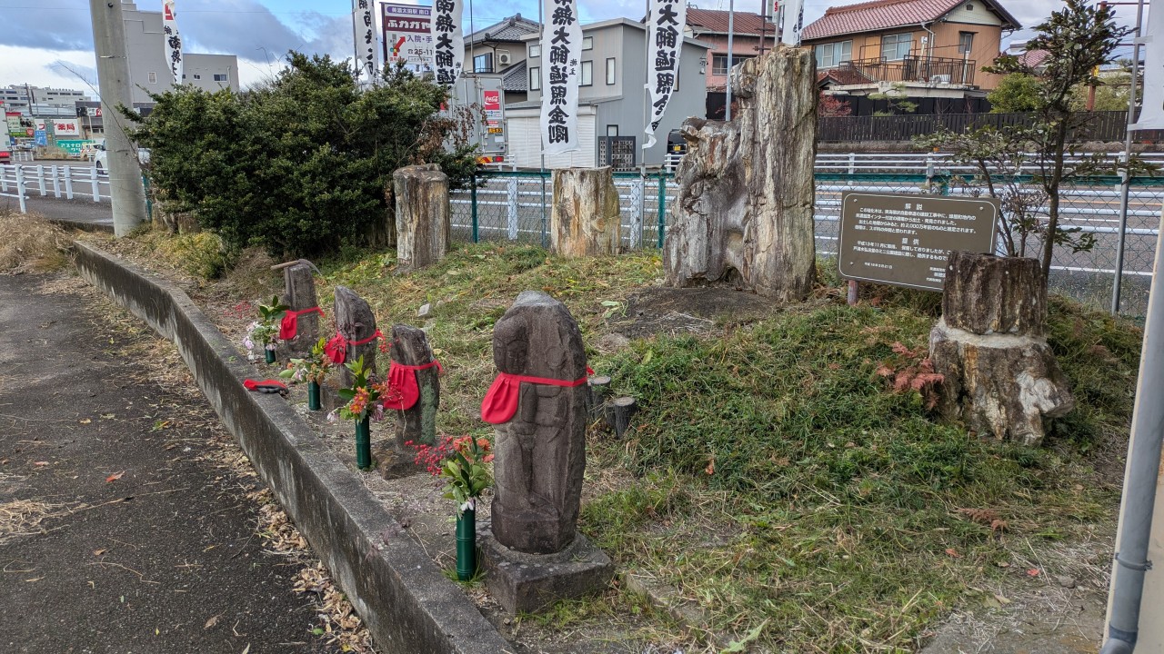 御門の「大井戸清水弘法堂」